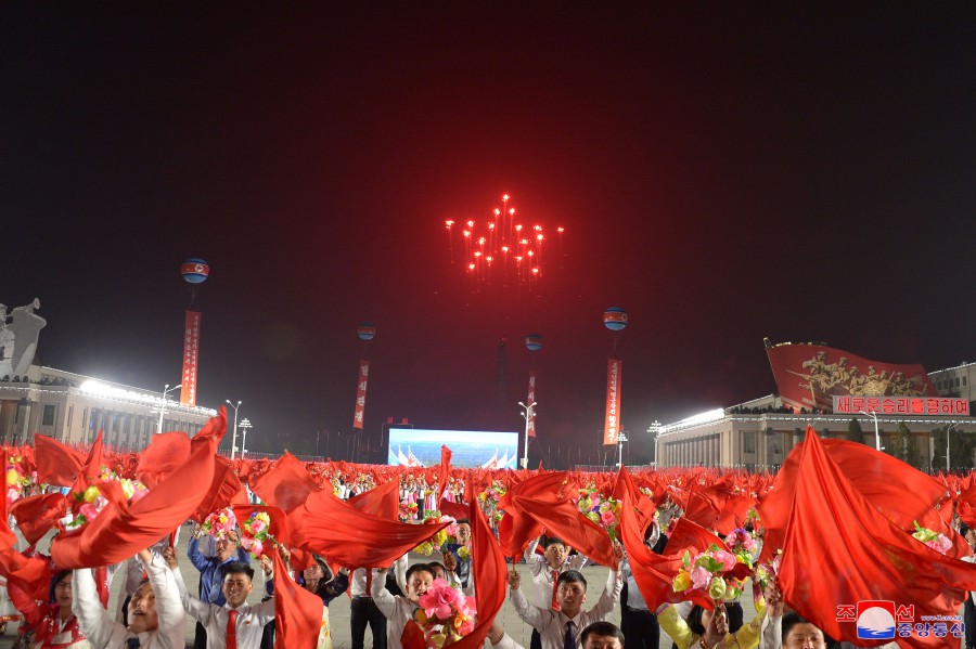 32-조선인민군창건 90돐경축 열병식